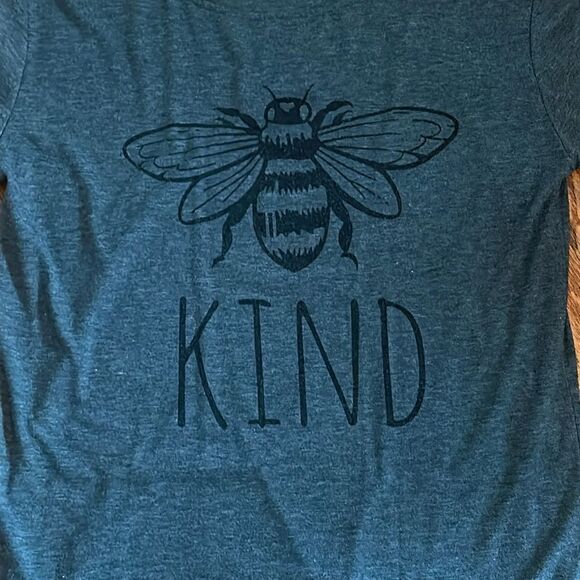 Bee King T-shirt Shirt Tee Top Dark Green Black Women’s Small NWOT - Picture 2 of 2